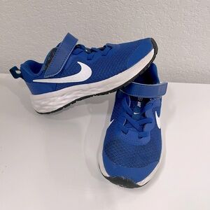Toddler boys Nike sneakers.